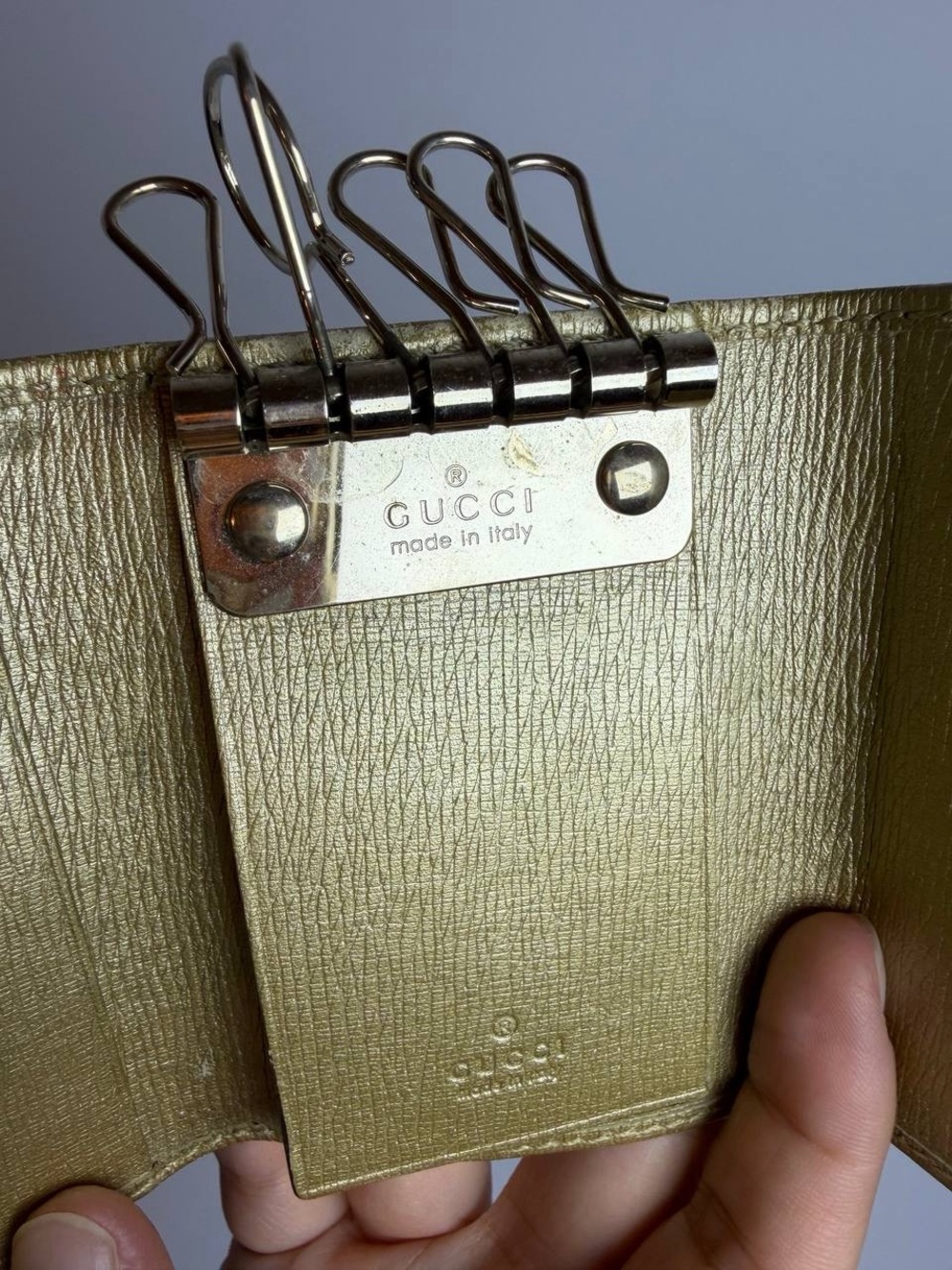 Gucci Metallic Gold Leather Key Holder Case - Picture 9 of 10